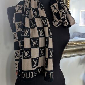Louis Vuitton Black and Tan Checkered Scarf